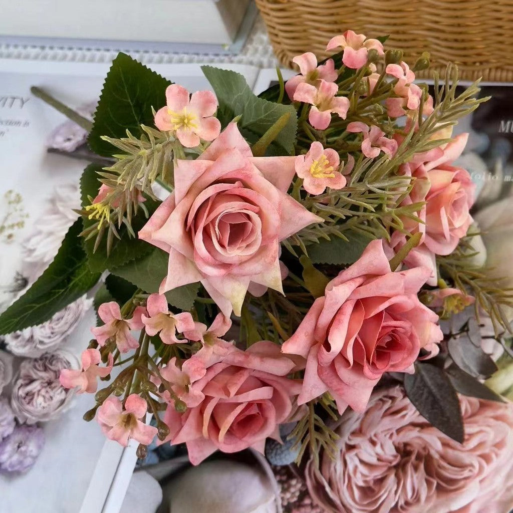 Bouquet bunga BKT 777 SEHAKU Mawar Artifisial Dekorasi Hiasan Seserahan Buket Palsu