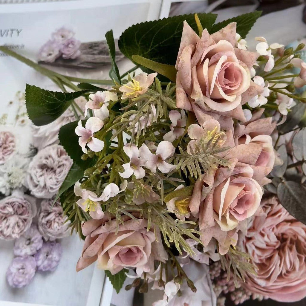 Bouquet bunga BKT 777 SEHAKU Mawar Artifisial Dekorasi Hiasan Seserahan Buket Palsu